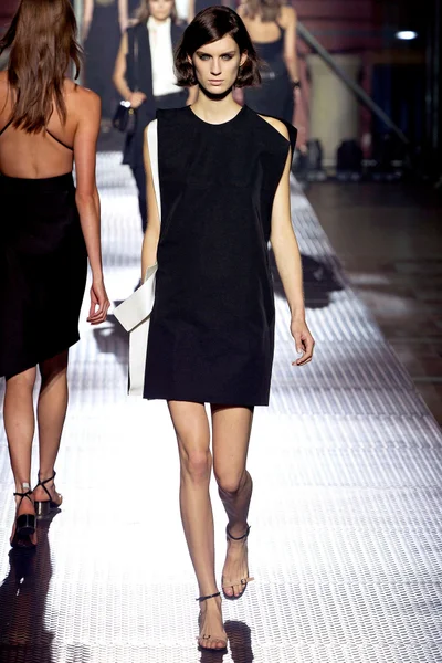 Look 10